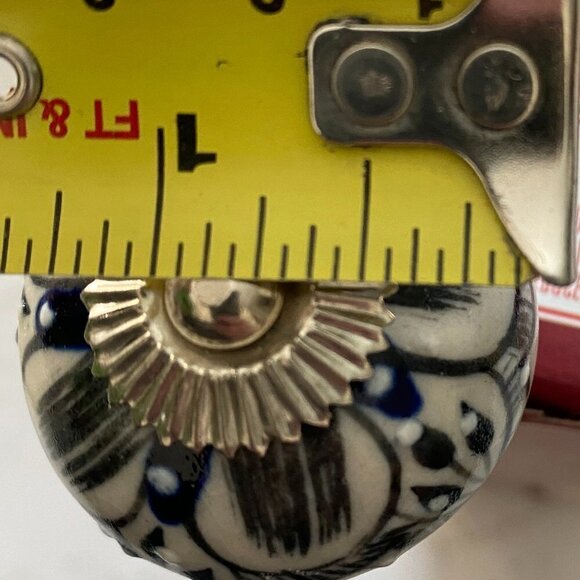 Many sets of 10 yellow ceramic knob/pull - Picture 5 of 5